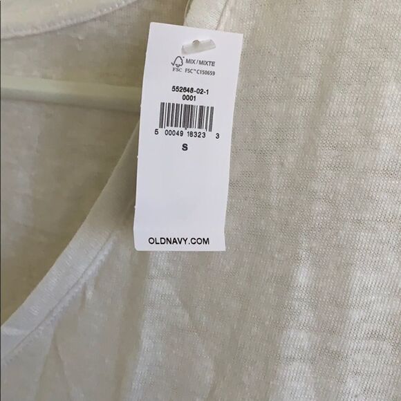 🔹4/$25 Old Navy white T-shirt - Picture 3 of 3